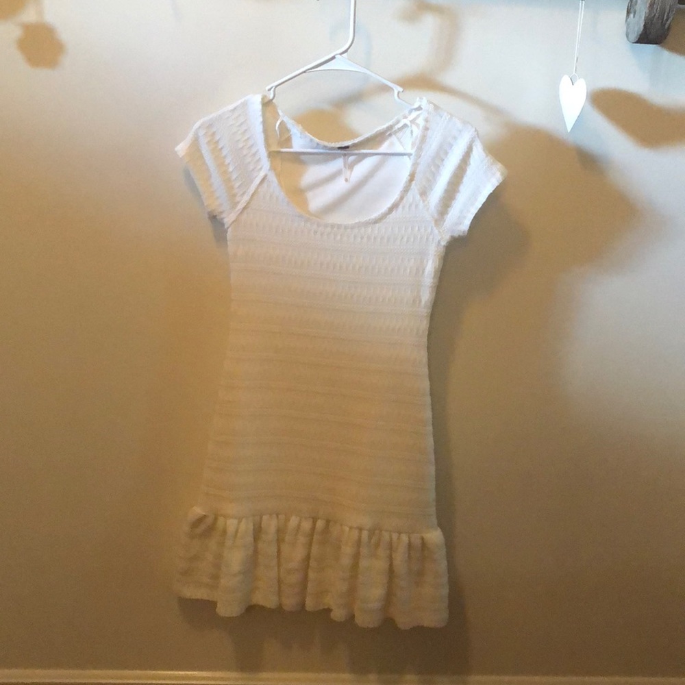 Short sleeve white dress